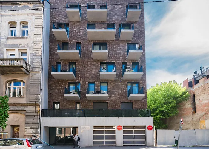 New Blue Danube Apartment With Balcony And Parking
