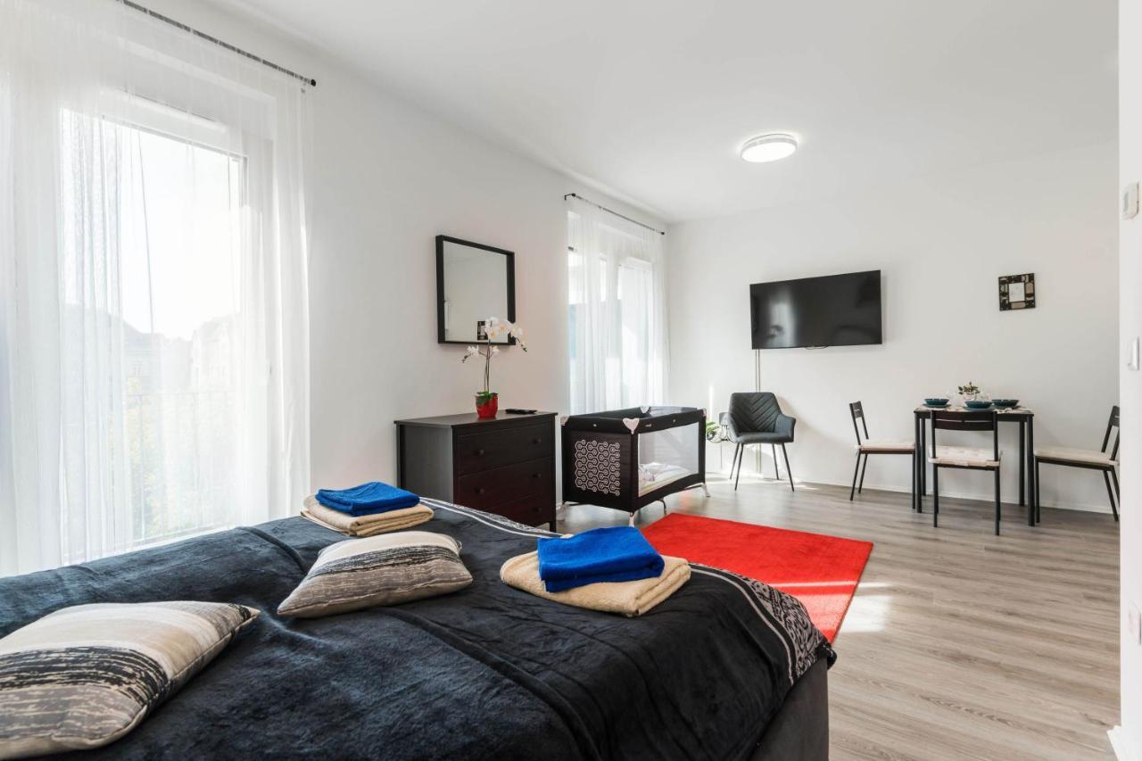 New Blue Danube With Balcony And Parking Apartament *